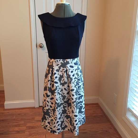 kate and lily Dresses & Skirts - Kate and Lily blue dress white floral round neck